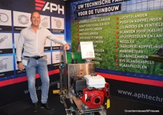 Henry van Wijk of APH Techniek in the photo with the Hydrokar pipe rail trailer, which is in great demand by contract workers. The company is busy engineering to arrive at a final model.